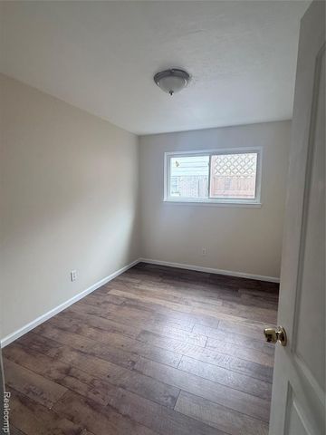 1128 Connie Avenue, Madison Heights, MI 48071