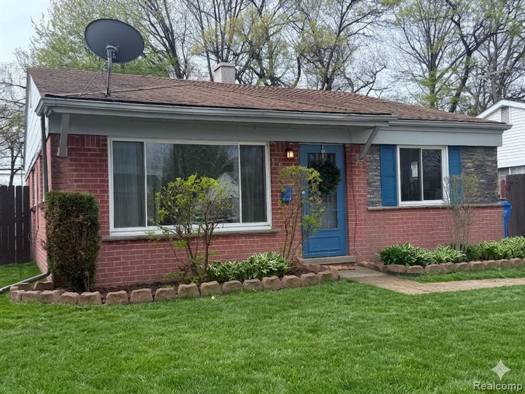 1128 Connie Avenue, Madison Heights, MI 48071