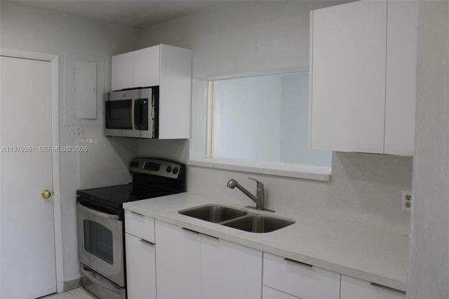 3040 SW 69th Ave, Miami, FL 33155