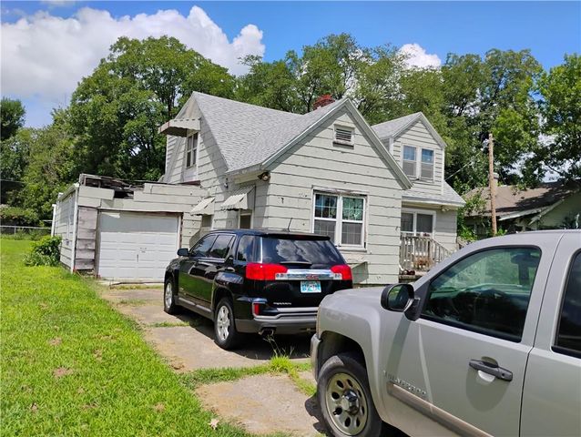 213 E Carlton Street, Pittsburg, KS 66762