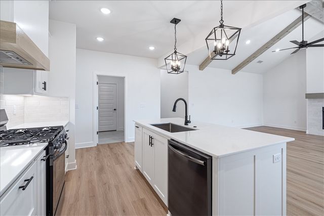 6807 SW Orange Avenue, Bentonville, AR 72713