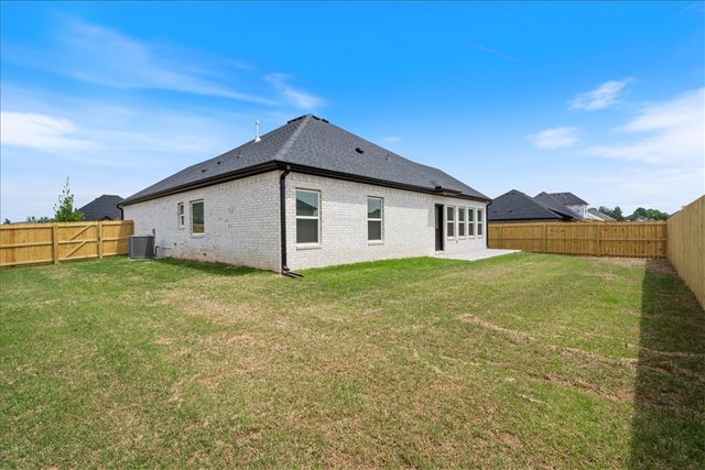 6807 SW Orange Avenue, Bentonville, AR 72713