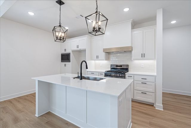 6807 SW Orange Avenue, Bentonville, AR 72713