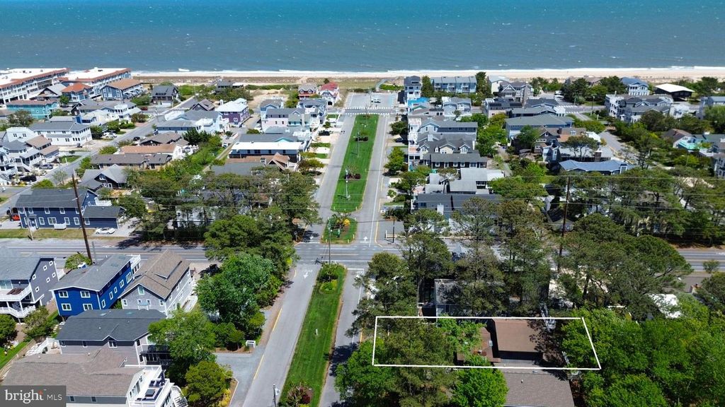 206 WELLINGTON PKWY, Bethany Beach, DE 19930