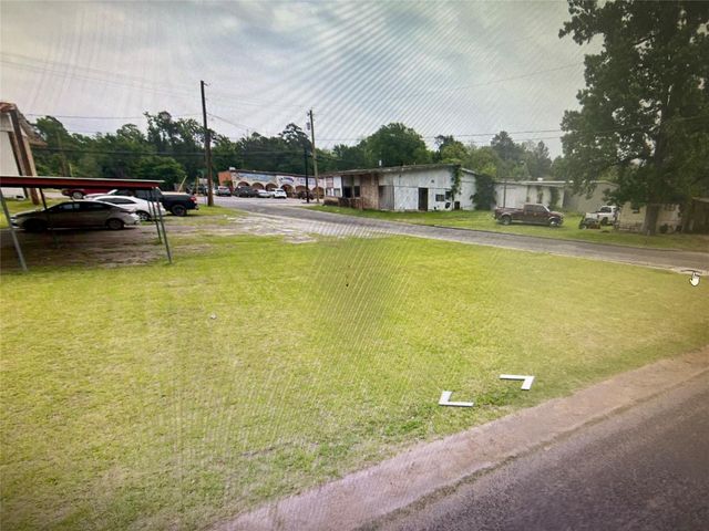 220 S Jackson Avenue, Livingston, TX 77351