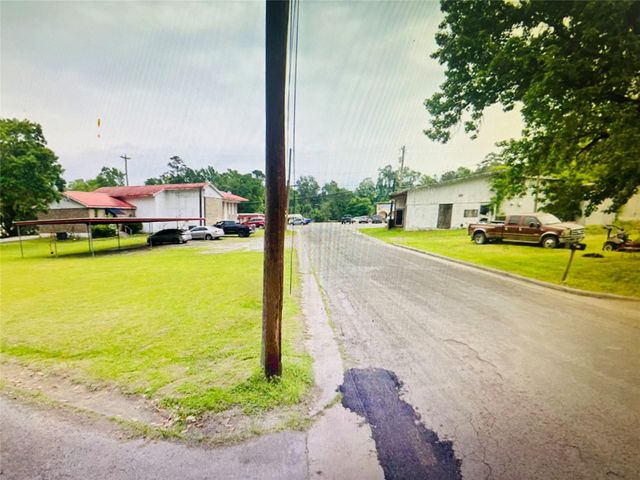 220 S Jackson Avenue, Livingston, TX 77351