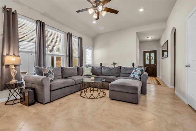 2923 Whitman Drive, Montgomery, TX 77356