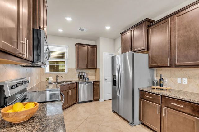 2923 Whitman Drive, Montgomery, TX 77356