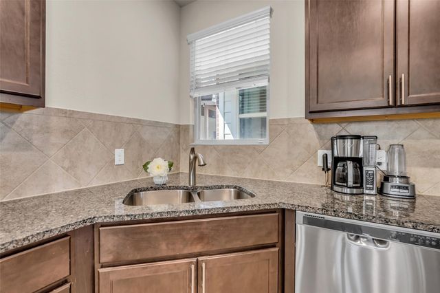 2923 Whitman Drive, Montgomery, TX 77356