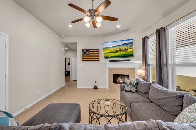 2923 Whitman Drive, Montgomery, TX 77356