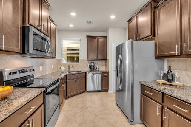 2923 Whitman Drive, Montgomery, TX 77356