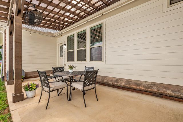 2923 Whitman Drive, Montgomery, TX 77356