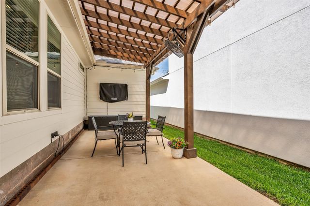 2923 Whitman Drive, Montgomery, TX 77356