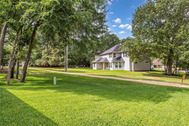 2923 Whitman Drive, Montgomery, TX 77356