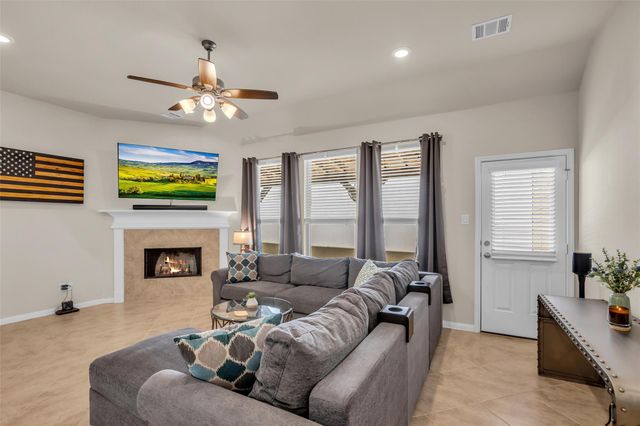 2923 Whitman Drive, Montgomery, TX 77356