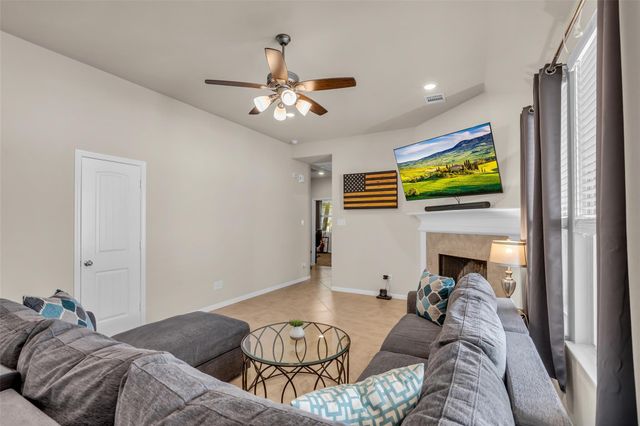 2923 Whitman Drive, Montgomery, TX 77356