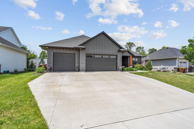 702 Eastland Avenue SE, New Prague, MN 56071