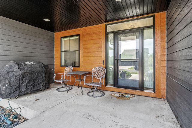 702 Eastland Avenue SE, New Prague, MN 56071