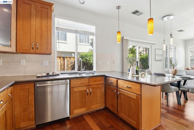 672 Greylyn Dr, San Ramon, CA 94583