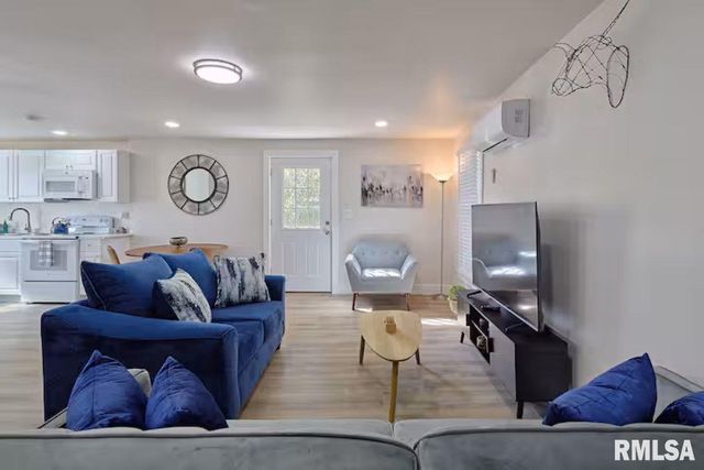 504 N 4TH Street, Dunlap, IL 61525