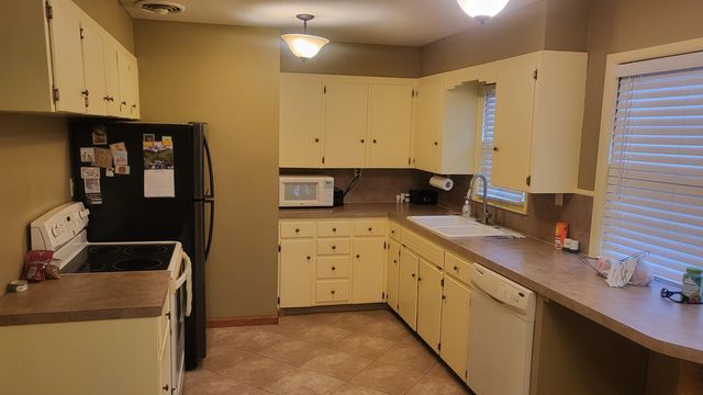 1110 Lyndon Road, Mcpherson, KS 67460