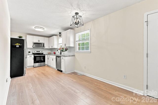 411 E Tennessee Avenue, Bessemer City, NC 28016