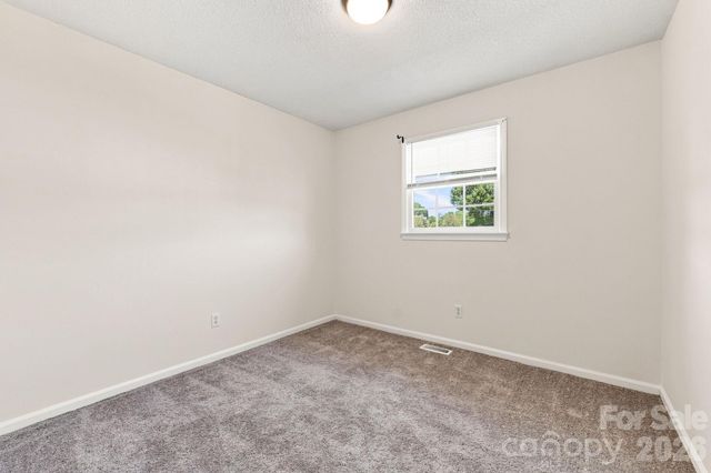 411 E Tennessee Avenue, Bessemer City, NC 28016