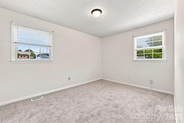 411 E Tennessee Avenue, Bessemer City, NC 28016