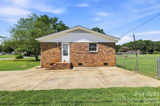 411 E Tennessee Avenue, Bessemer City, NC 28016