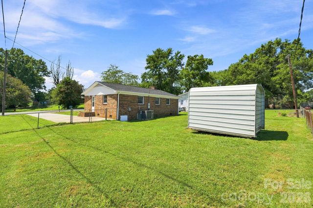 411 E Tennessee Avenue, Bessemer City, NC 28016