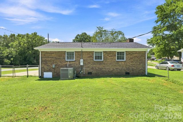 411 E Tennessee Avenue, Bessemer City, NC 28016