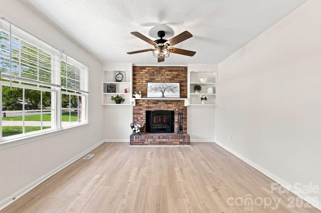 411 E Tennessee Avenue, Bessemer City, NC 28016