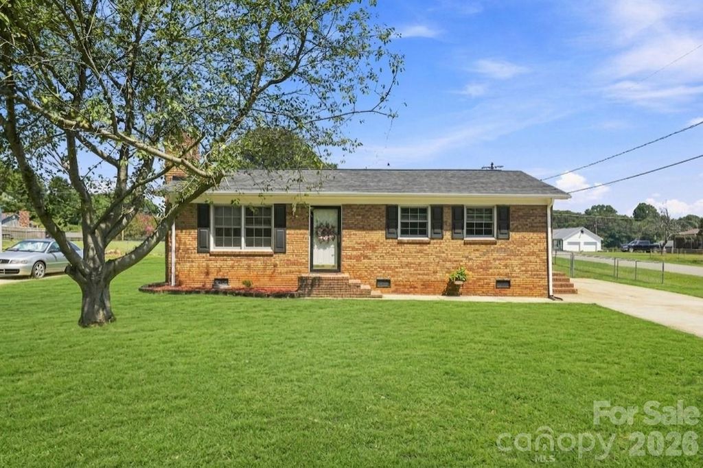 411 E Tennessee Avenue, Bessemer City, NC 28016