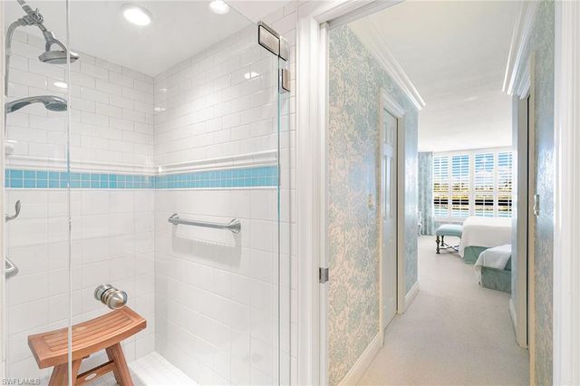 2400 Gulf Shore BLVD N # 305, Naples, FL 34103