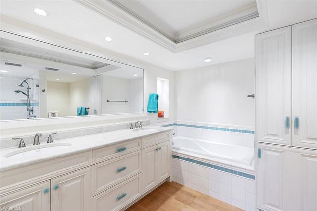 2400 Gulf Shore BLVD N # 305, Naples, FL 34103