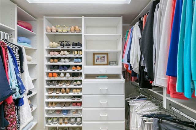 2400 Gulf Shore BLVD N # 305, Naples, FL 34103