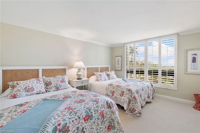 2400 Gulf Shore BLVD N # 305, Naples, FL 34103