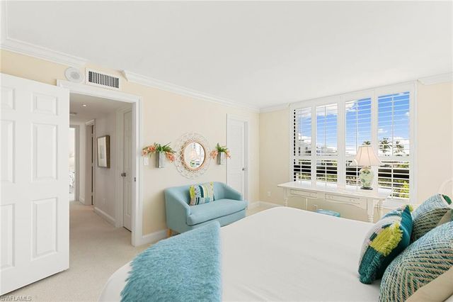 2400 Gulf Shore BLVD N # 305, Naples, FL 34103