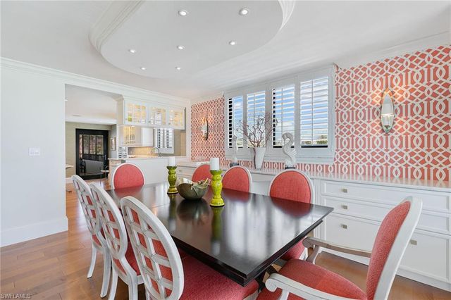 2400 Gulf Shore BLVD N # 305, Naples, FL 34103