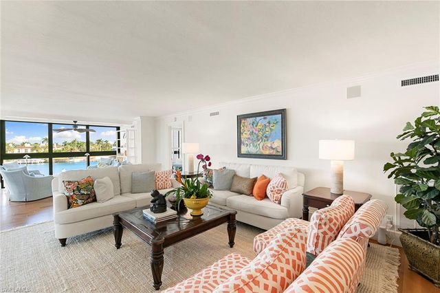 2400 Gulf Shore BLVD N # 305, Naples, FL 34103