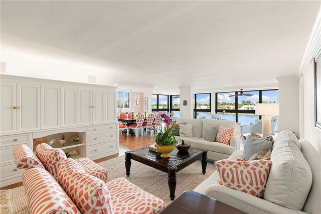 2400 Gulf Shore BLVD N # 305, Naples, FL 34103