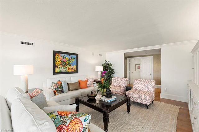 2400 Gulf Shore BLVD N # 305, Naples, FL 34103