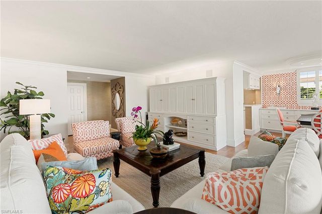 2400 Gulf Shore BLVD N # 305, Naples, FL 34103