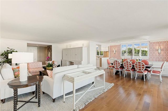 2400 Gulf Shore BLVD N # 305, Naples, FL 34103