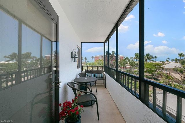 2400 Gulf Shore BLVD N # 305, Naples, FL 34103