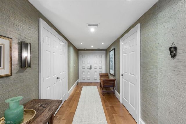 2400 Gulf Shore BLVD N # 305, Naples, FL 34103