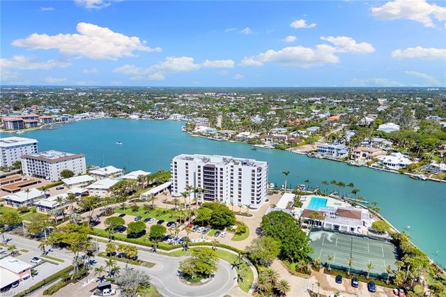 2400 Gulf Shore BLVD N # 305, Naples, FL 34103