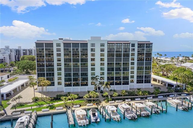 2400 Gulf Shore BLVD N # 305, Naples, FL 34103