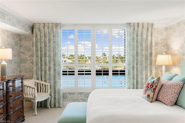 2400 Gulf Shore BLVD N # 305, Naples, FL 34103