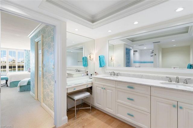 2400 Gulf Shore BLVD N # 305, Naples, FL 34103